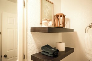 Interior - large deck! Close to rivers and all shopping (Richland)