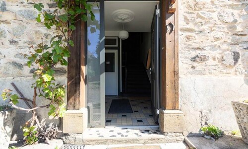 Houses & Villas for 12 People