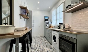 Frigorifero, lavastoviglie, macchina per tè/caffè, bollitore elettrico