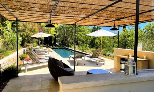 Houses & Villas for 14 People