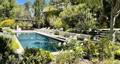 Houses & Villas for 14 People