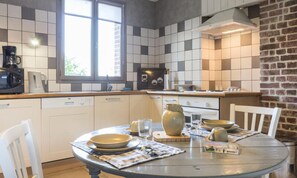 Batterie de cuisine, vaisselle et ustensiles