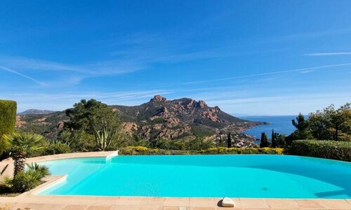 Houses & Villas for 14 People