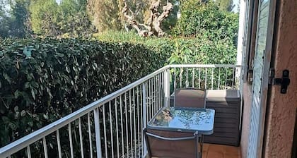 2 Rooms for 5 People