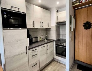 冷蔵庫、電子レンジ、オーブン、食器洗い機