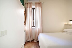 1 bedroom, iron/ironing board, WiFi, bed sheets - TrastevereHome - Secret Balcony in the Heart of Rome Trastevere (Rome)