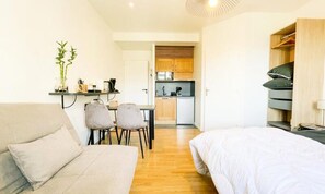 Iron/ironing board - Apartments for 4 People (Saint-Martin-le-Vinoux)