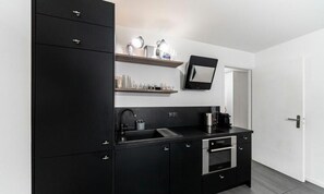 Kühlschrank, Mikrowelle, Ofen, Geschirrspüler