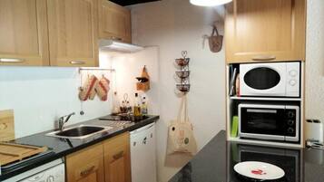 Fridge, microwave, dishwasher, electric kettle