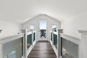Interior - Ocean Views I Sleeps 12 I Walk to Beach I Pool (Ocean Isle Beach)