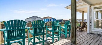 Ocean Views I Sleeps 12 I Walk to Beach I Pool