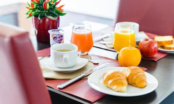 Breakfast meal - 2 Room Duplex Maisonette 4/6 People (Bergerac)