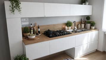 Kühlschrank, Ofen, Herdplatte, Geschirrspüler