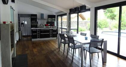 Houses & Villas for 8 People