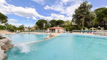 Kolam renang terbuka