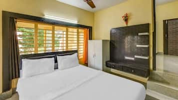 Escritorio, wifi gratis y ropa de cama