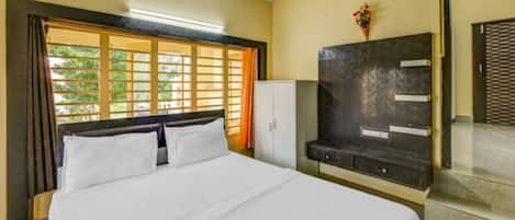 Desk, free WiFi, bed sheets