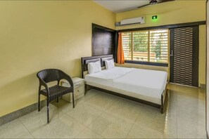 Desk, free WiFi, bed sheets