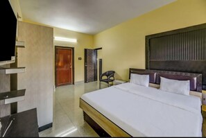 Desk, free WiFi, bed sheets