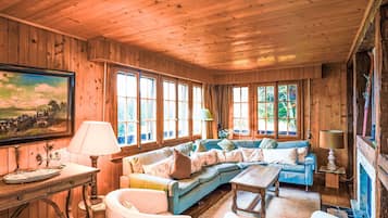 Télévision, cheminée