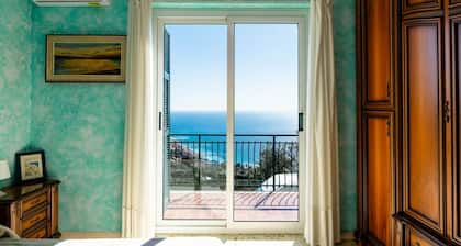 Atemberaubendes Ferienhaus für 7 Gäste mit privatem Pool, W-LAN, TV und Terrasse