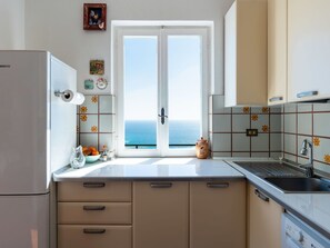 Ovn, oppvaskmaskin og brødrister