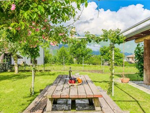 Outdoor dining - Beautiful private villa for 6 people with WIFI, TV, patio and panoramic view (Novate Mezzola)