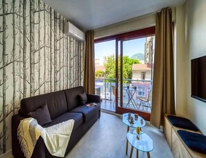 Living room - Le Joli Mallifaud Renovated and Climate (Grenoble)