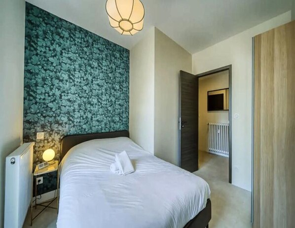 Iron/ironing board - Le Joli Mallifaud Renovated and Climate (Grenoble)