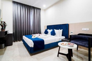 Premium Room | In-room safe, soundproofing, bed sheets - The Elites Hotel Jaipur (Jaipur)