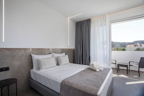 Chambre Classique Double ou avec lits jumeaux, balcon, vue jardin | 1 chambre, coffres-forts dans les chambres, rideaux occultants