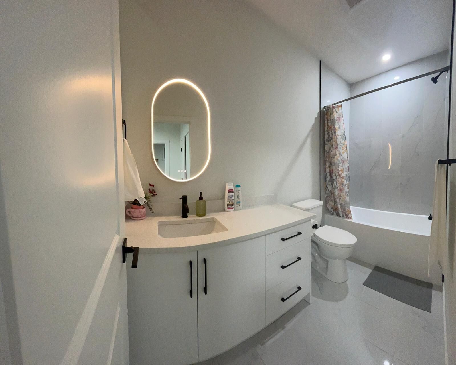 Pyyhkeet, saippua, sampoo, vessapaperi
