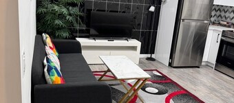 Cozy Brand-new 2-bedroom Basement with Lounge, Kitchen & Wifi