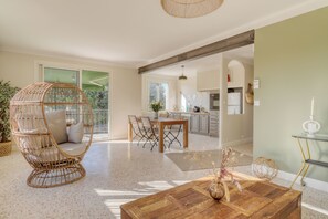 Living area - Bright country house (Orange)