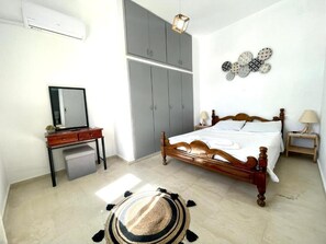 2 bedrooms, iron/ironing board, WiFi, bed sheets