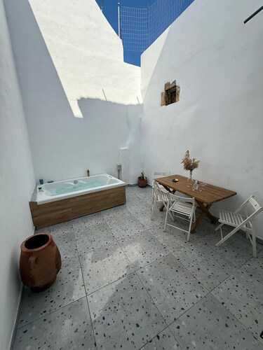 Philoxenia traditional house private jacuzzi