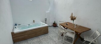 Philoxenia traditional house private jacuzzi