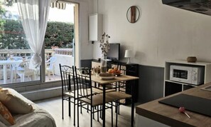 Interior - Apartments for 3 People (Le Grau-Du-Roi)