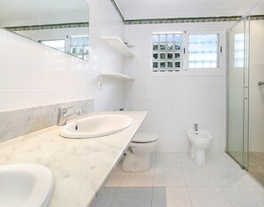 Apartment | Bathroom