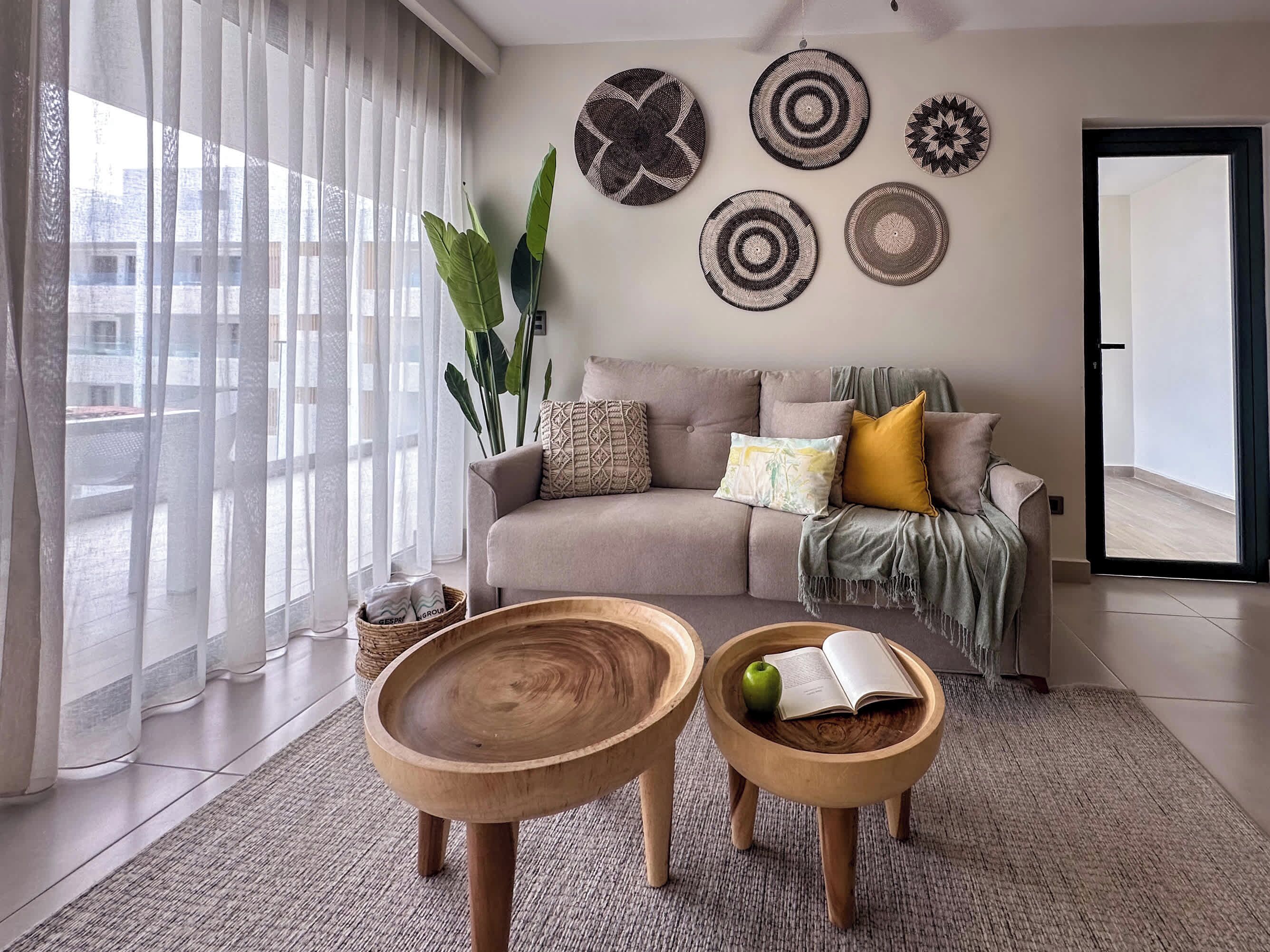 Televisión y oficina 