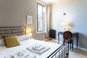 2 Schlafzimmer, Zimmersafe, Schreibtisch, Bügeleisen/Bügelbrett