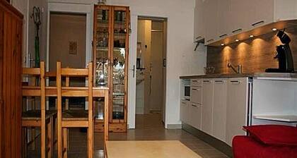 2 Rooms for 4 People