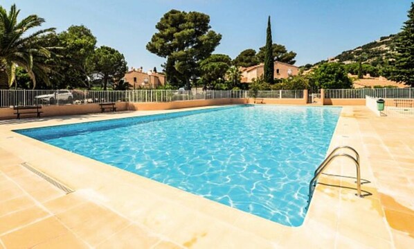 Pool - 2 Rooms Cabin 6 People (Cavalaire-sur-Mer)