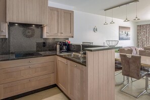 Fridge, microwave, coffee/tea maker, cookware/dishes/utensils