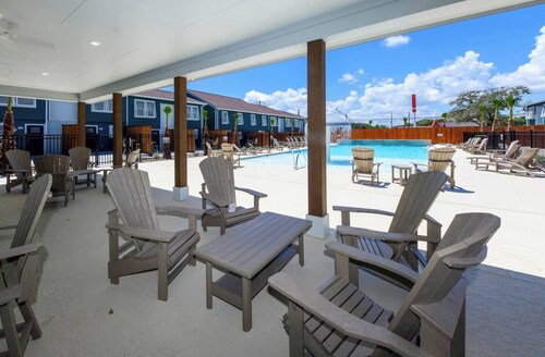 3 bedroom 2.5 bath townhome 1600 sqft C6