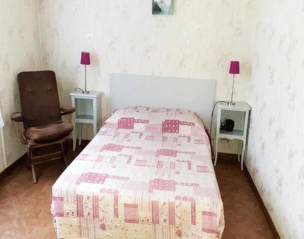 Bàn ủi/dụng cụ ủi quần áo 