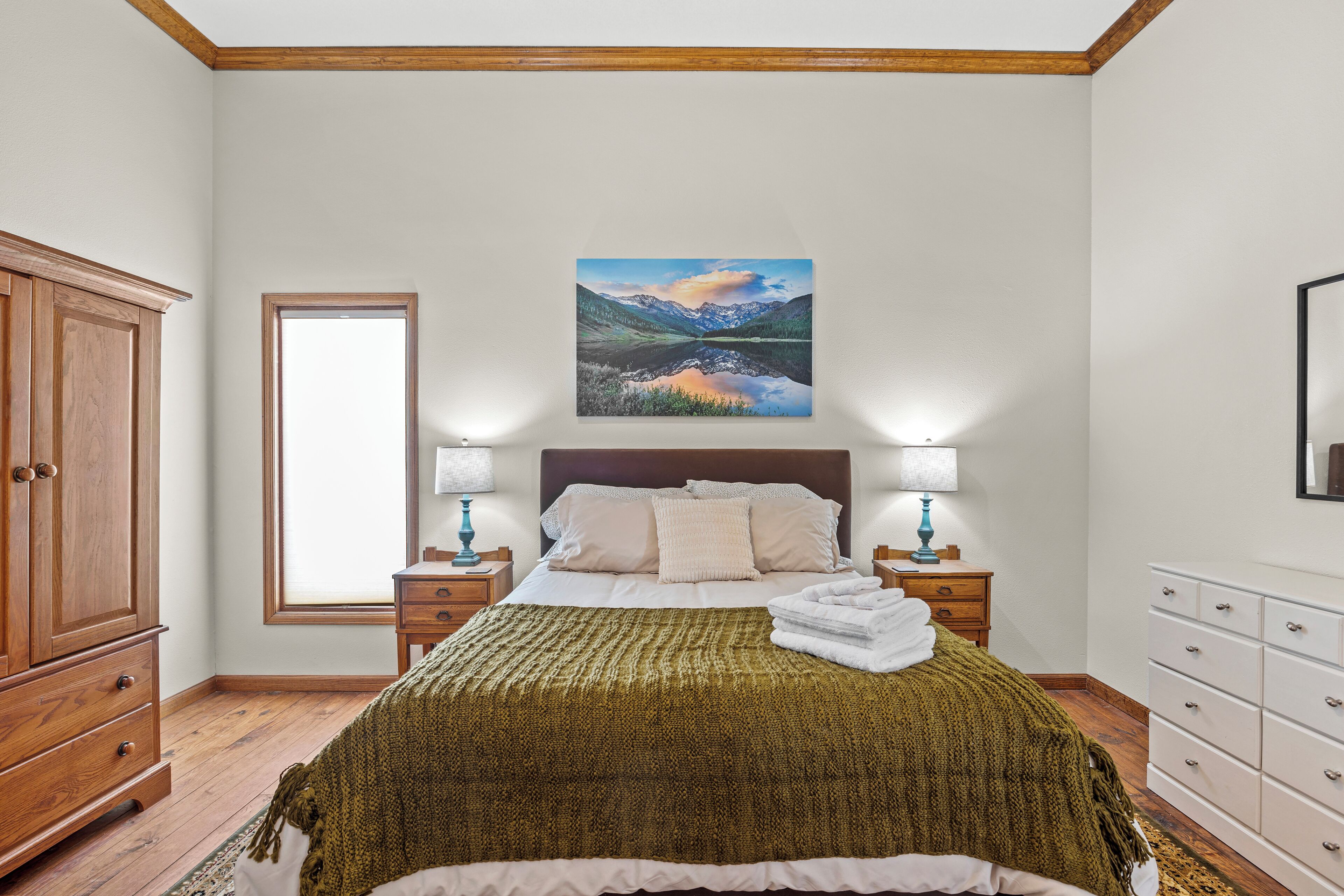 3 bedrooms, iron/ironing board, travel crib, free WiFi