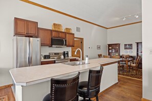 冰箱、微波炉、烤箱、炉灶