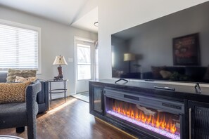 Smart TV, fireplace