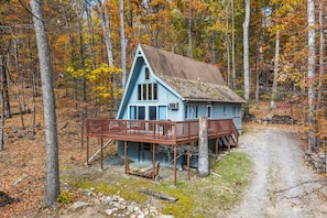 Exterior - Cricket Chalet- Pets | Grill | Wifi | Deck | Pool Access | Hike |Games (Berkeley Springs)